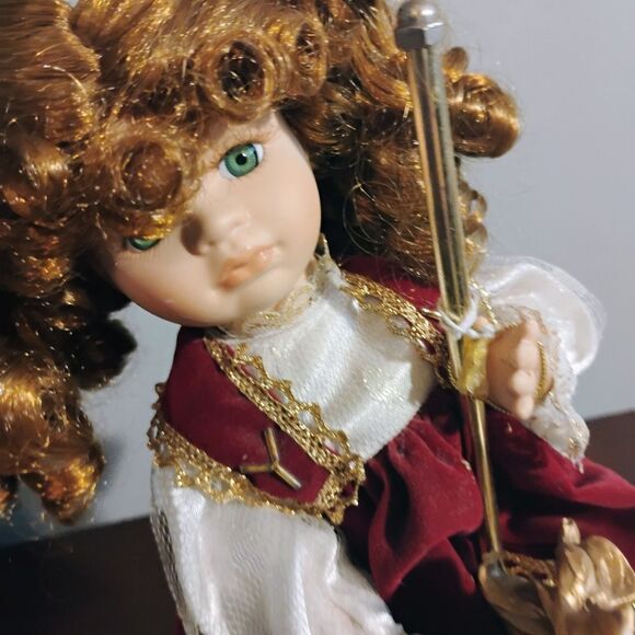 Collectors Choice Porcelain Doll On Carasel Horse - Picture 5 of 9